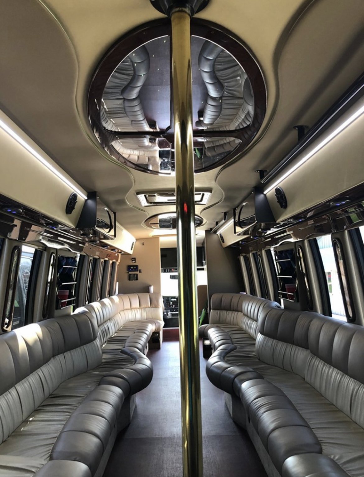 Limo Bus for Sale in Lenox, MI - Photo 11