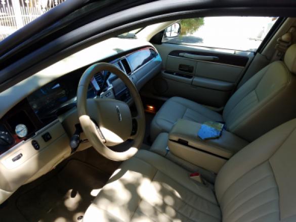 2010 Lincoln Town Car Hybrid Limousine