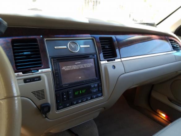 2010 Lincoln Town Car Hybrid Limousine