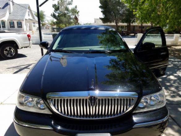 2010 Lincoln Town Car Hybrid Limousine