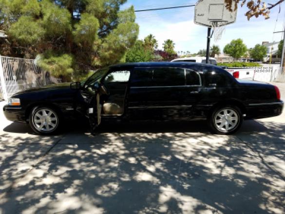 2010 Lincoln Town Car Hybrid Limousine