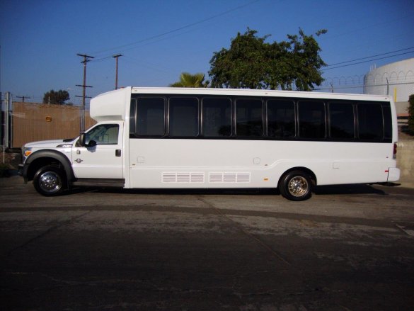 2014 Ford F-550 Super Duty Shuttle Bus for Sale in Carson, CA - Photo 3