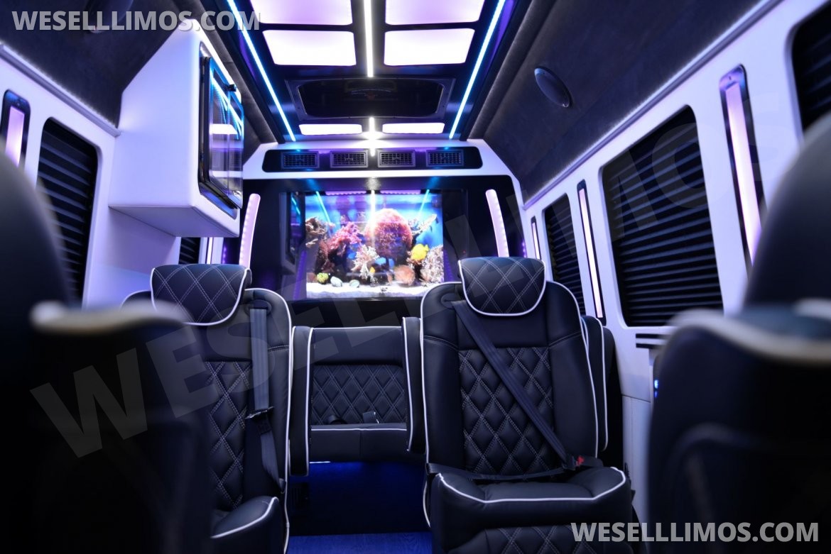 LGE Coachworks "Cocktail Cruiser" Mercedes-Benz Sprinter - Photo 3