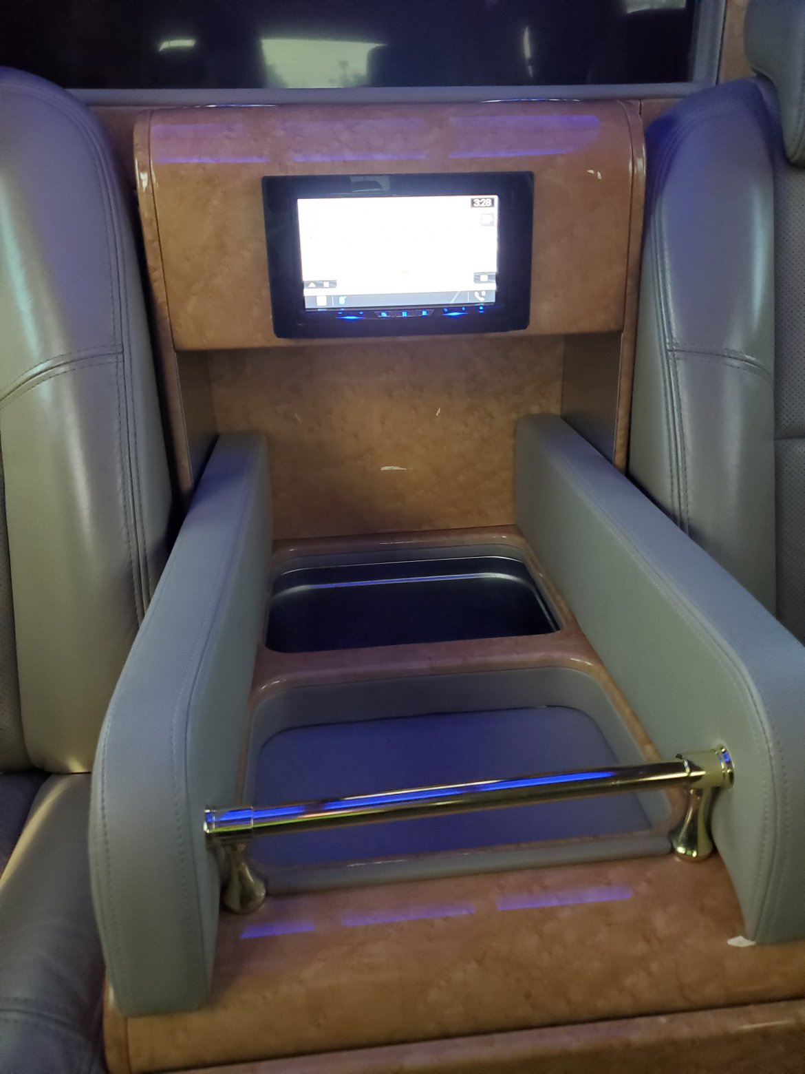 CEO SUV Mobile Office for Sale in Alexandria, LA - Photo 17