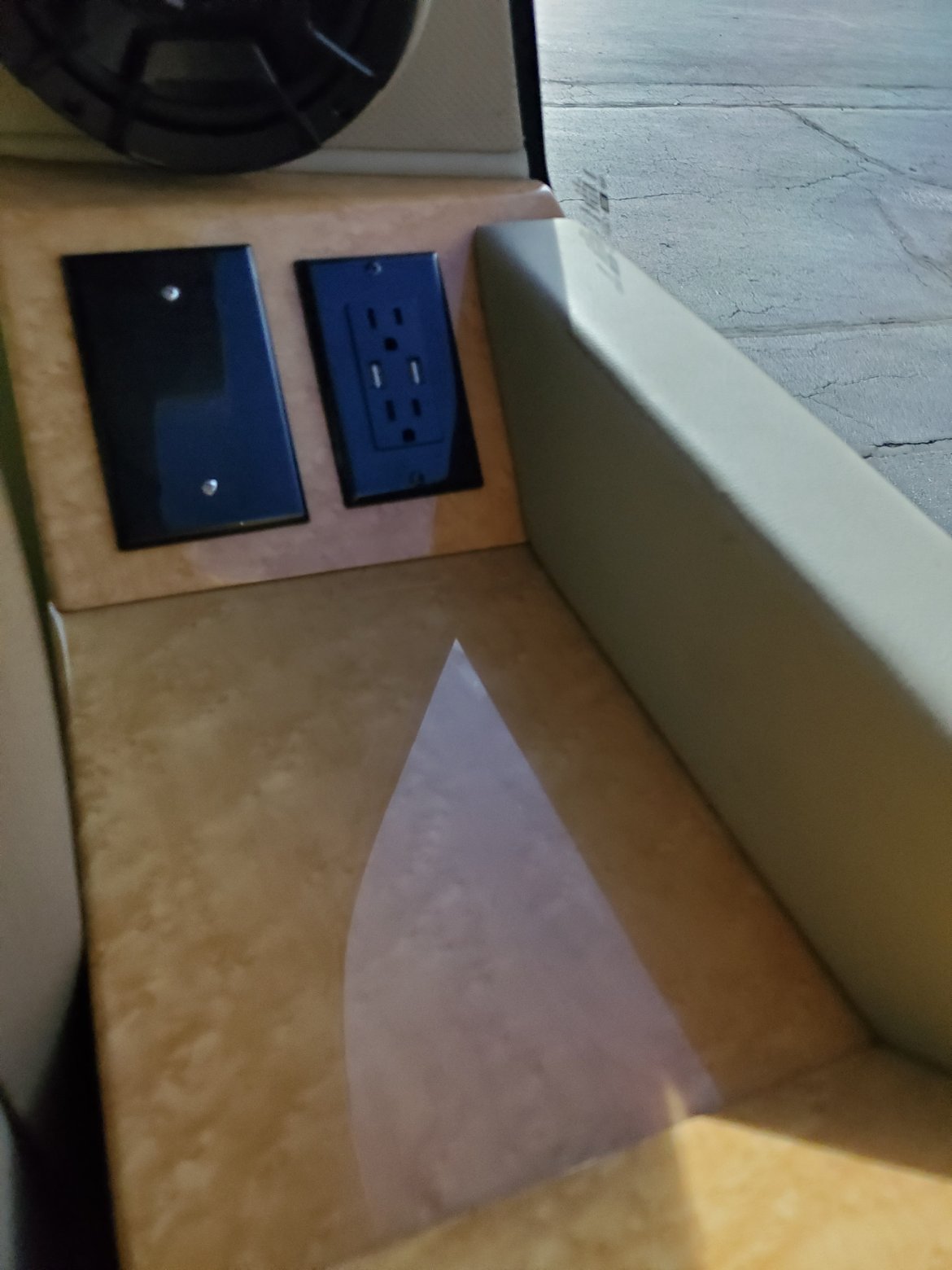 CEO SUV Mobile Office for Sale in Alexandria, LA - Photo 18