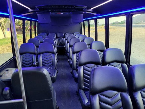 2017 Ford F-550 GM33 Shuttle Bus for Sale in Riverside, MN - Photo 3