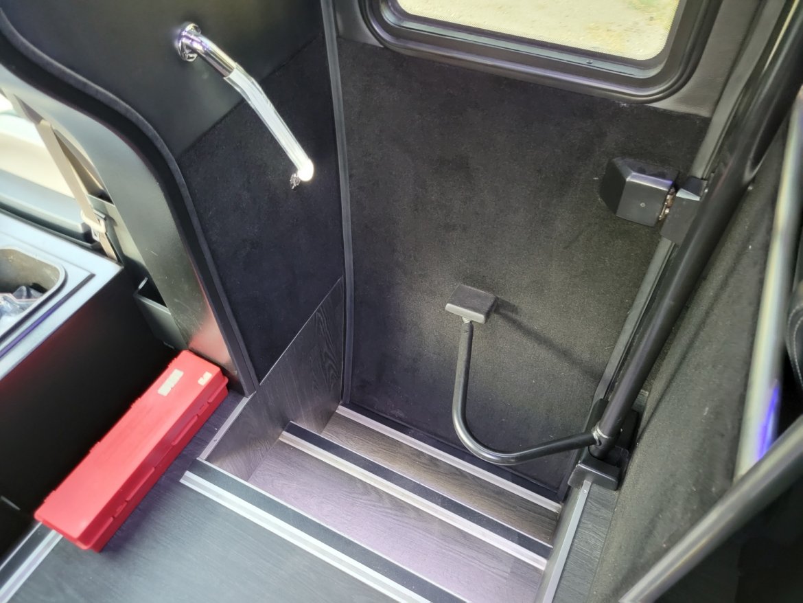 Shuttle Bus for Sale in Riverside, MN - Photo 15
