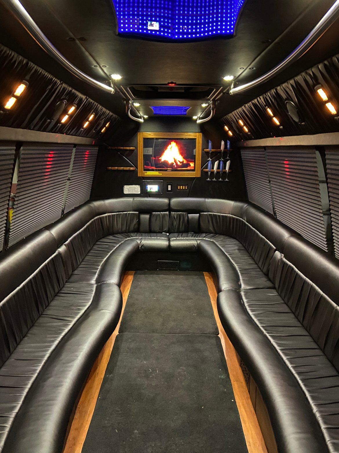 Limo Bus for Sale in ERIE, PA - Photo 7