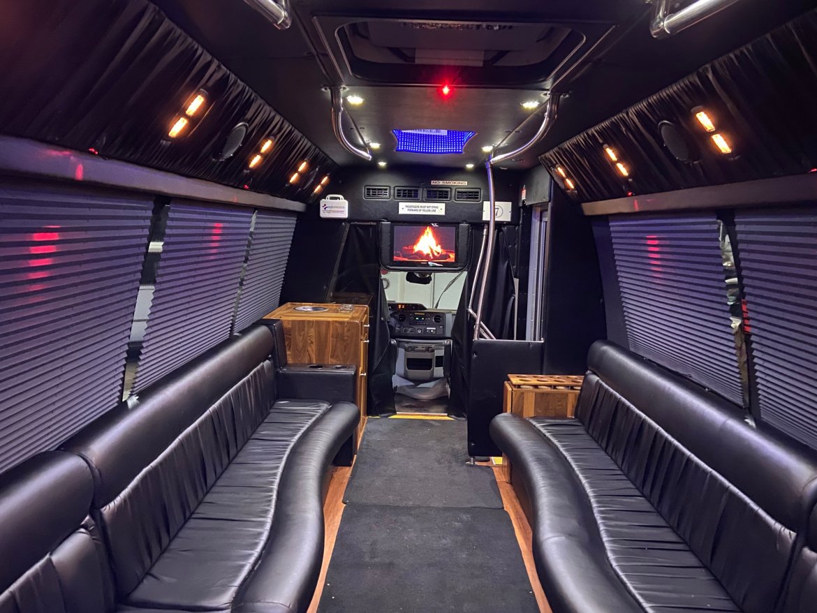 Limo Bus for Sale in ERIE, PA - Photo 11