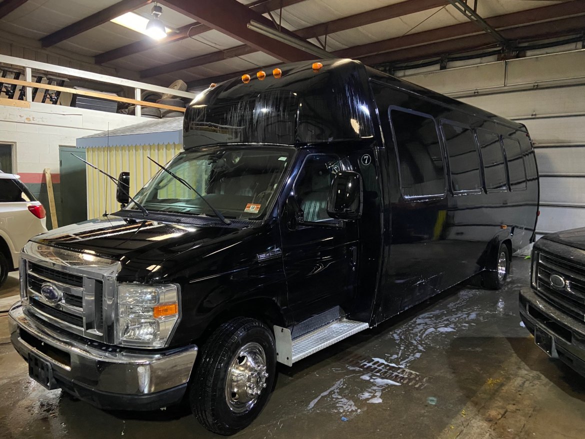 Limo Bus for Sale in ERIE, PA - Photo 13