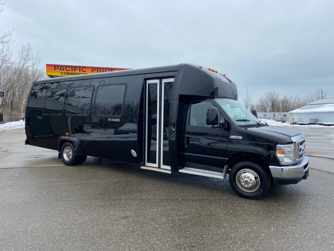 Limo Bus for Sale in ERIE, PA - Photo 17