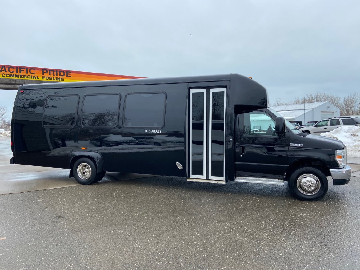 Limo Bus for Sale in ERIE, PA - Photo 18
