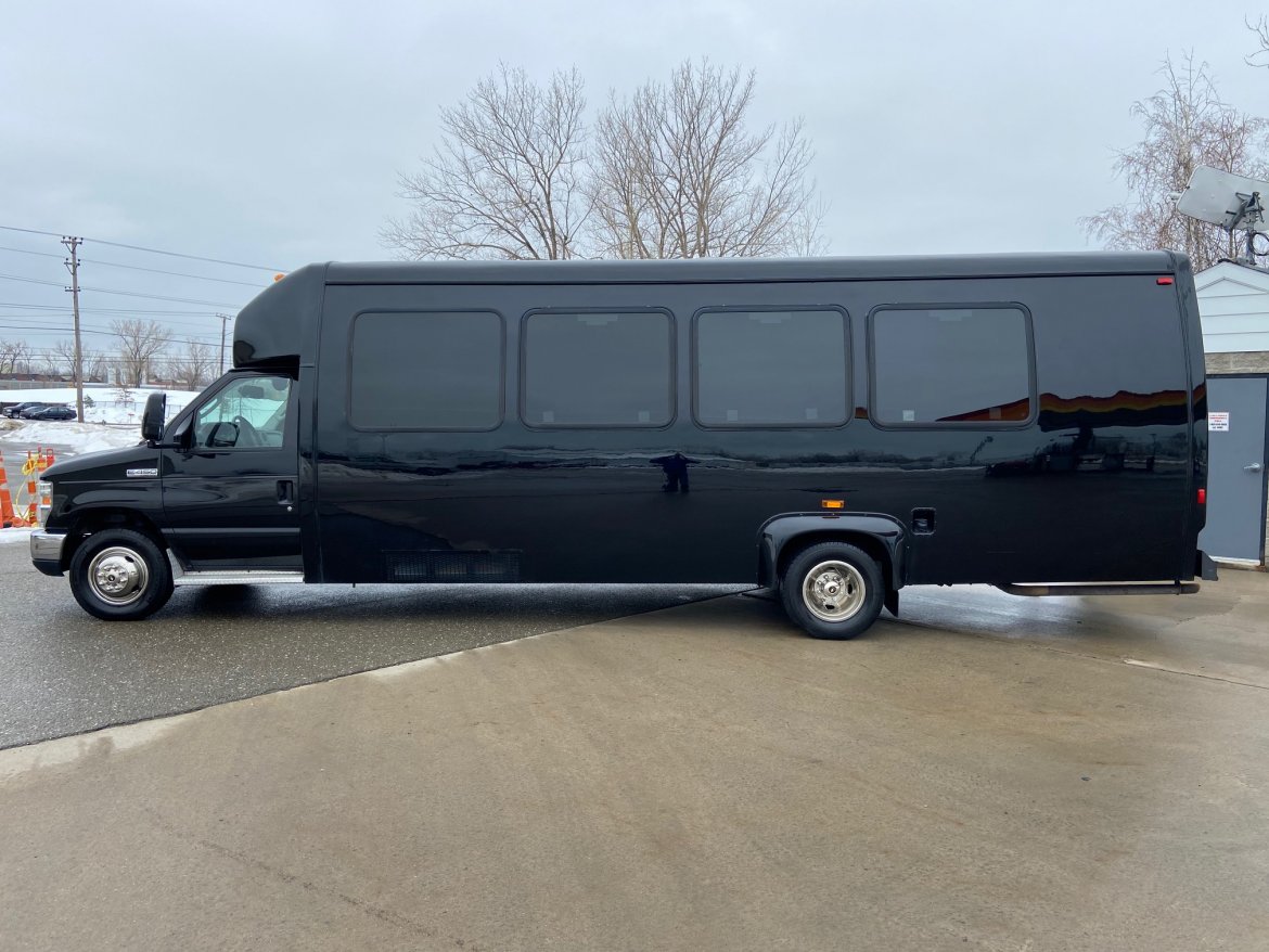 Limo Bus for Sale in ERIE, PA - Photo 20
