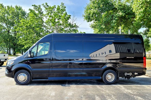 2025 Ultimate Toys Mercedes-Benz Traveler Sprinter Van