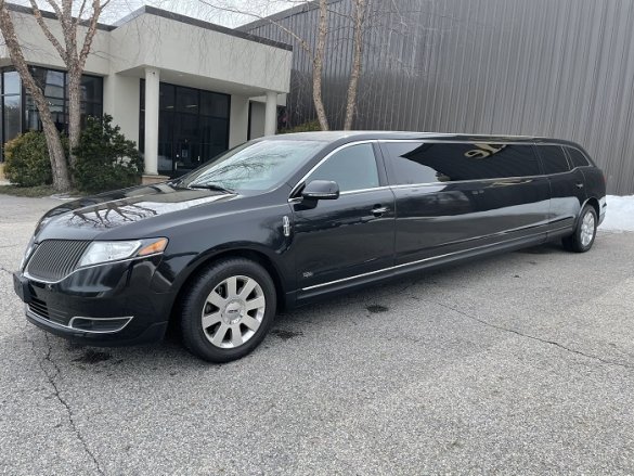2015 Lincoln MKT Limousine for Sale in Haverhill, MA - Photo 2