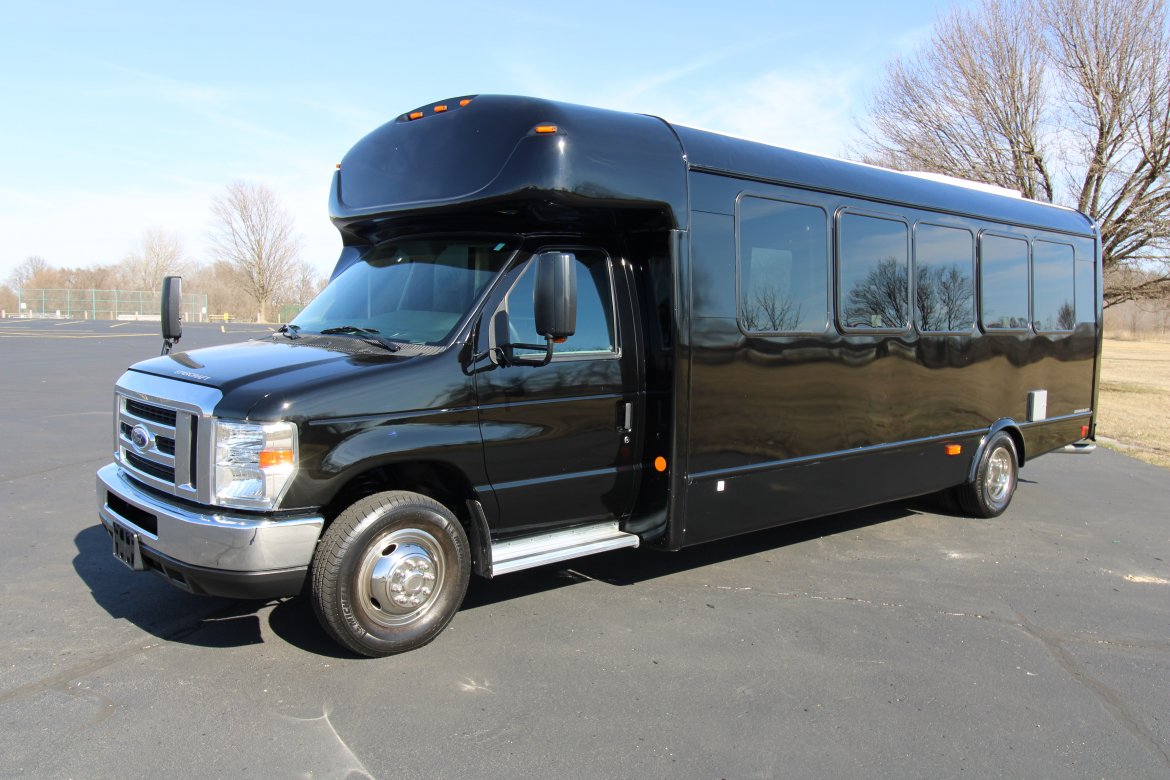 Limo Bus for Sale in Springfield, MO - Photo 4