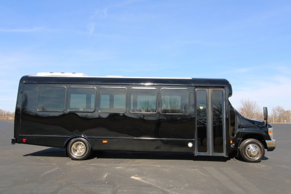 2016 Ford Starcraft E-450 Limo Bus for Sale in Springfield, MO - Photo 2