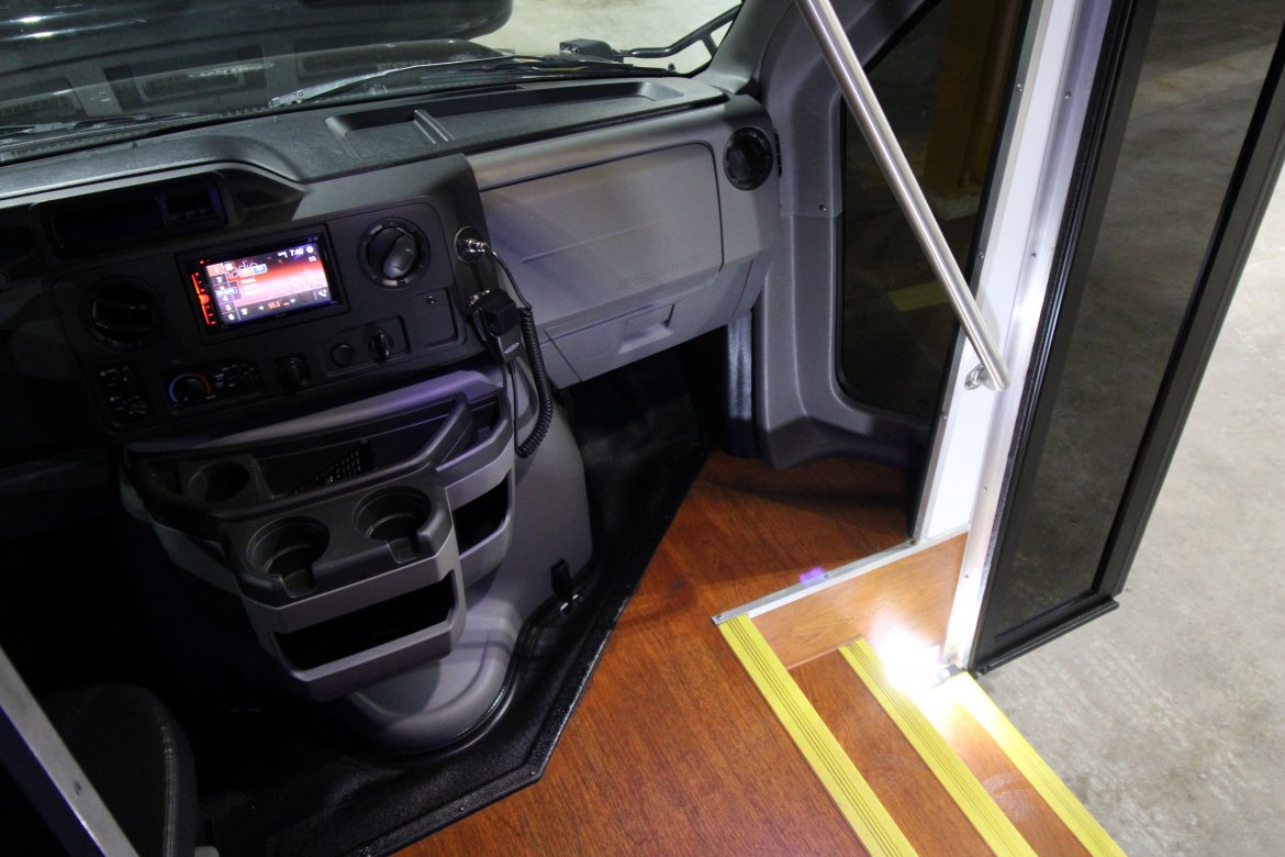 Limo Bus for Sale in Springfield, MO - Photo 13