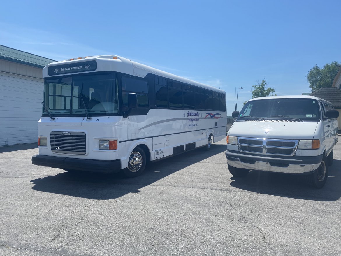 Limo Bus for Sale in Rochester, NY - Photo 9