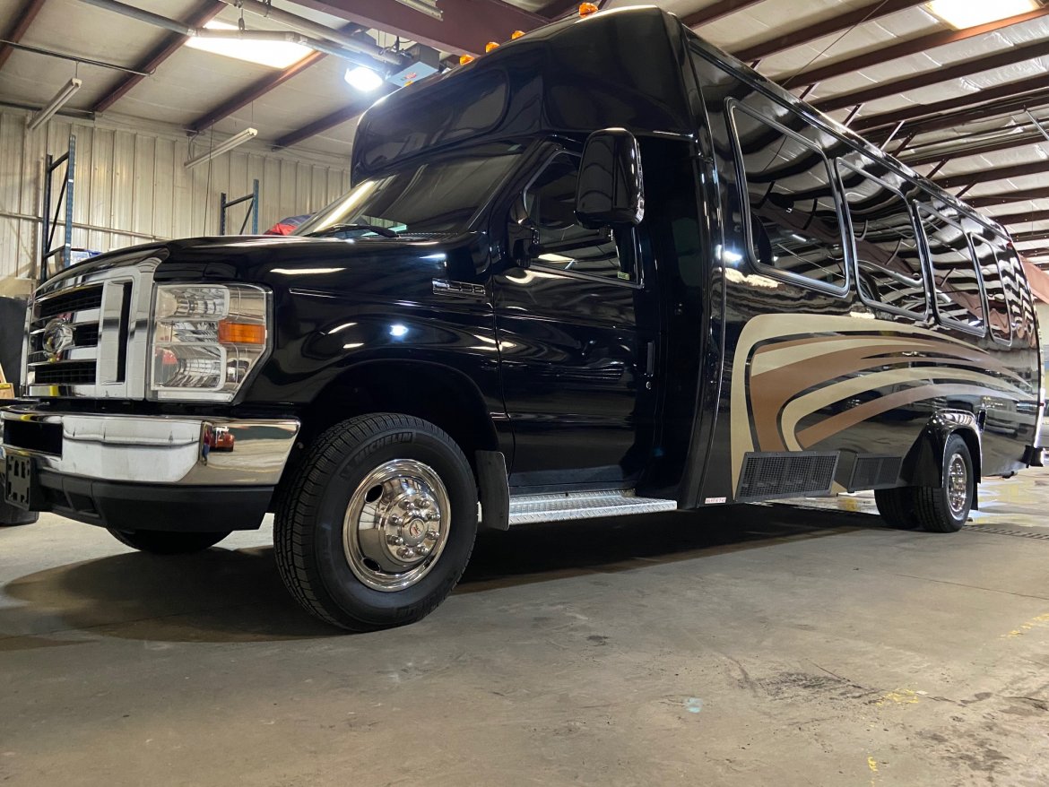 Limo Bus for Sale in Erie, PA - Photo 5