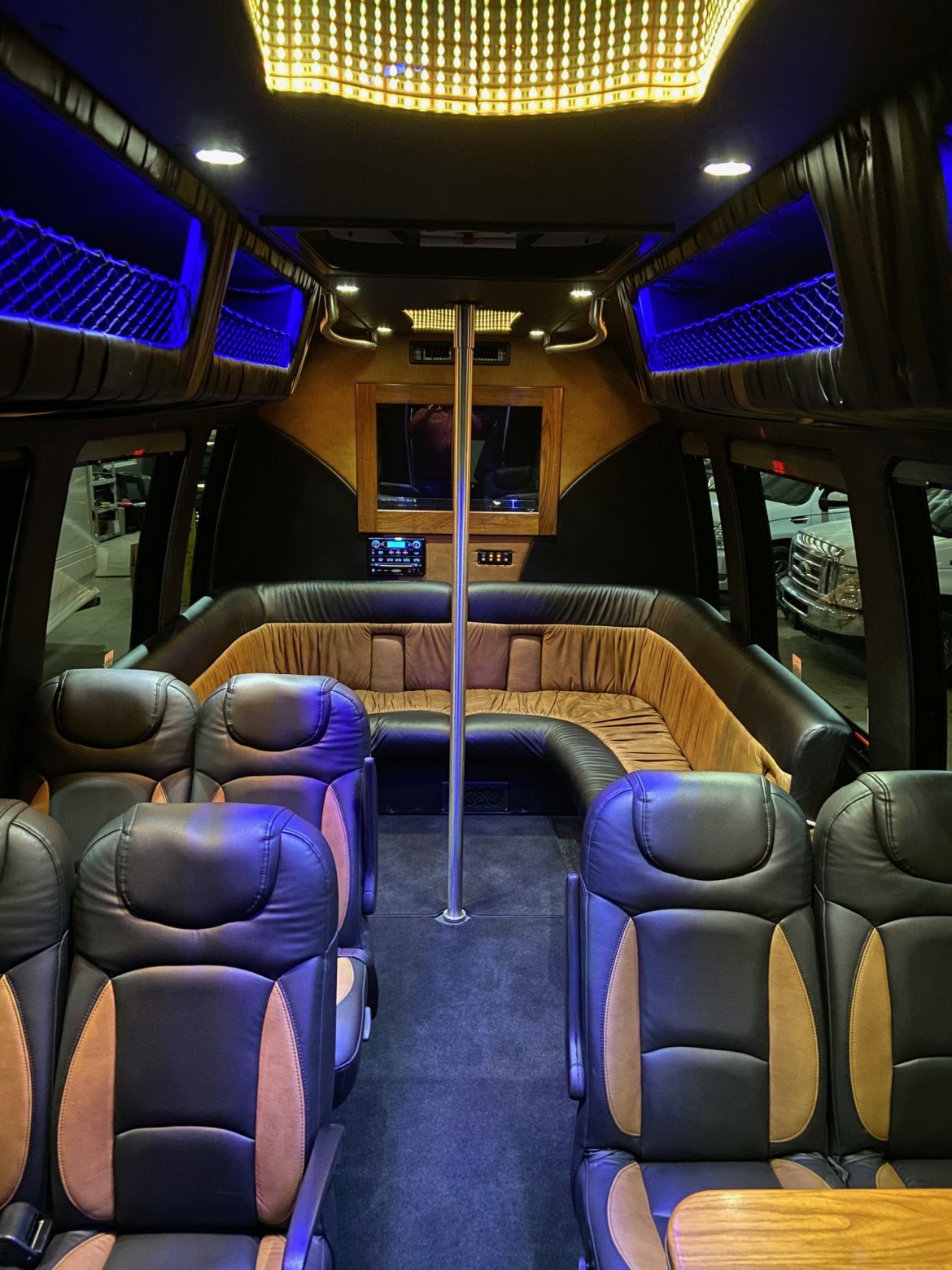 Limo Bus for sale: 2010 Ford E450 Limo Bus by Global Motor Coach