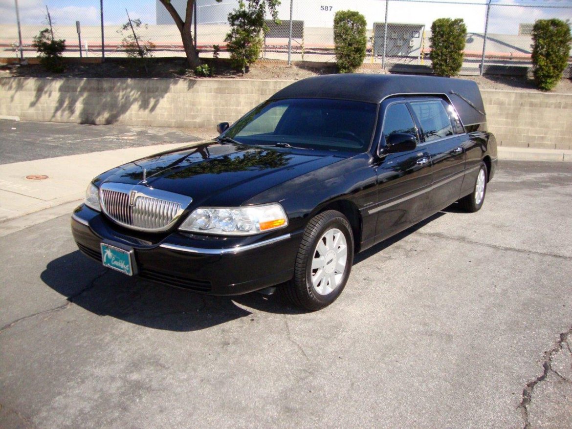 Funeral for sale: 2005 Lincoln Town Car Hearse by Krystal Coach