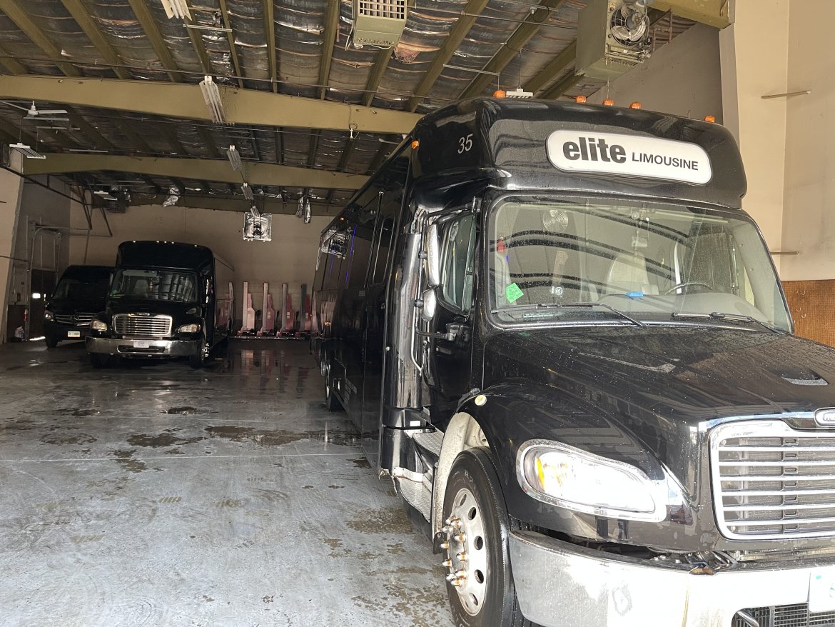 Limo Bus for sale: 2009 Freightliner M2 by Ameritrans/Battisti