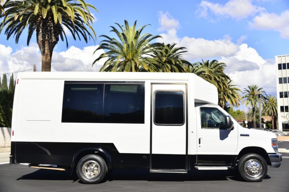 2015 Ford E450 super duty Limo Bus for Sale in west Hollywood, CA - Main Photo