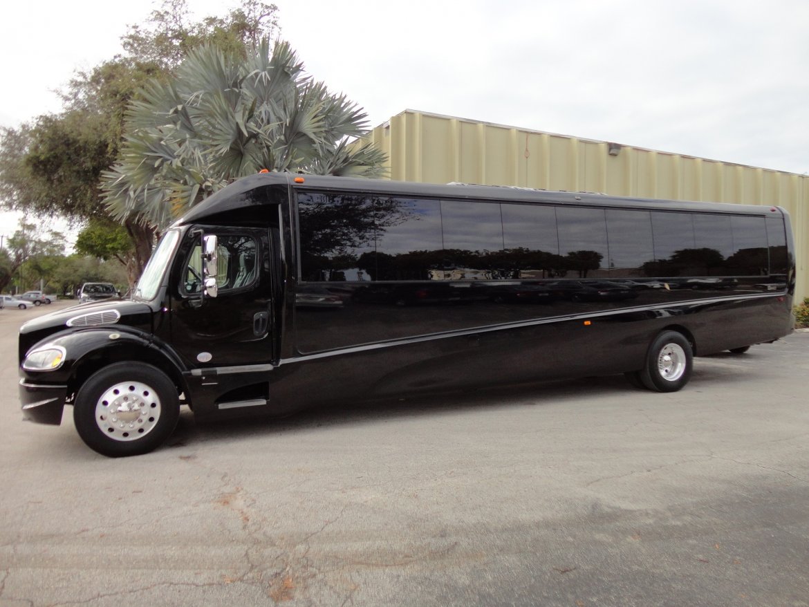 Executive Shuttle for sale: 2015 Freightliner GM40 40" by Grech