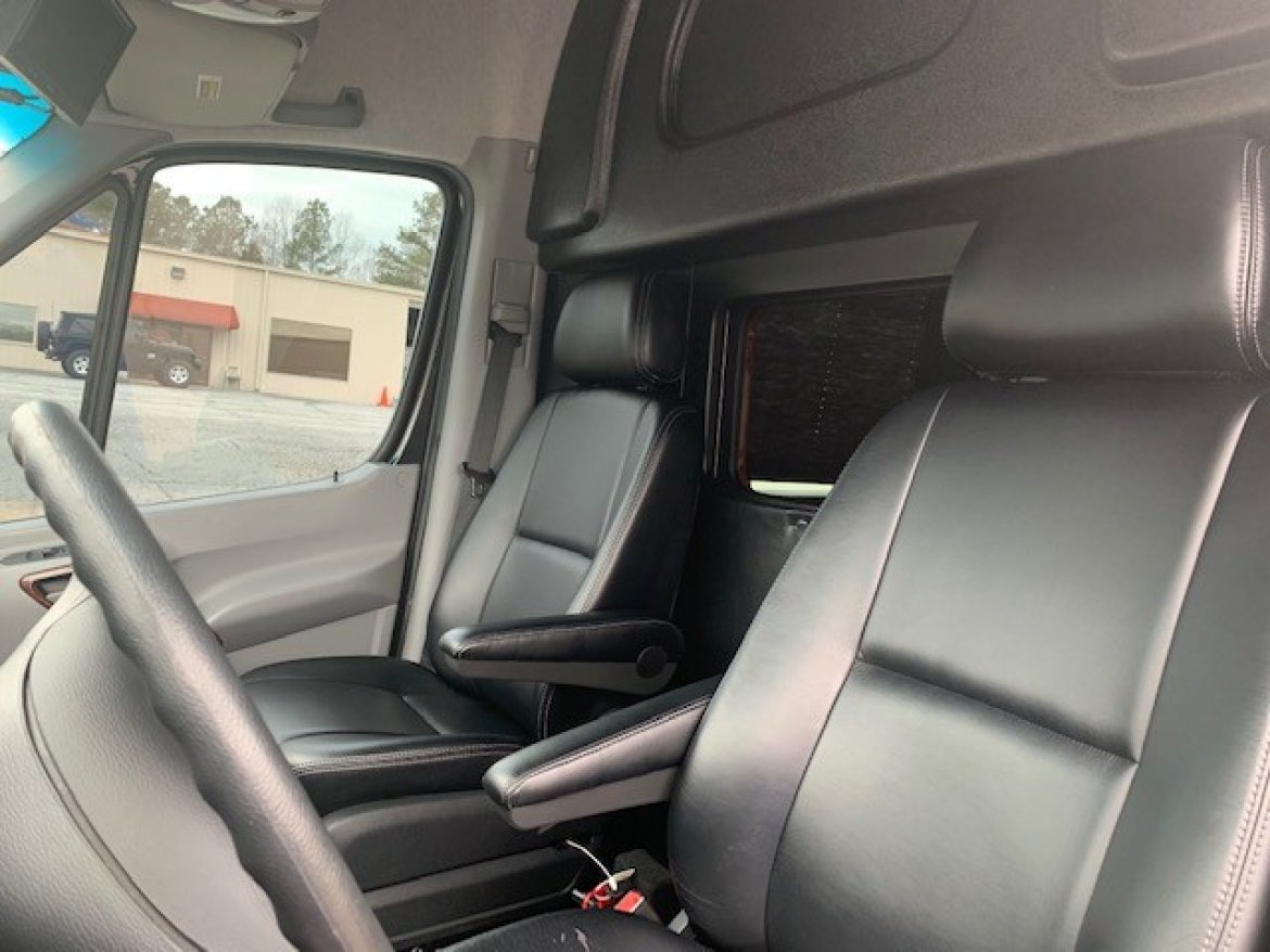 Limo Bus for Sale in Carrollton, GA - Photo 8
