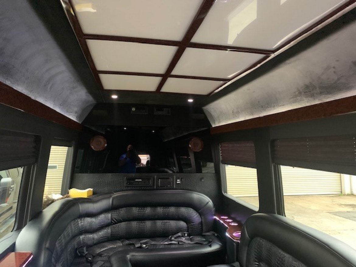 Limo Bus for Sale in Carrollton, GA - Photo 18