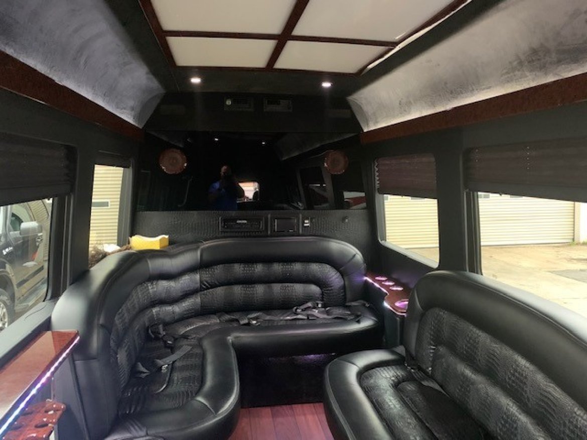 Limo Bus for Sale in Carrollton, GA - Photo 19