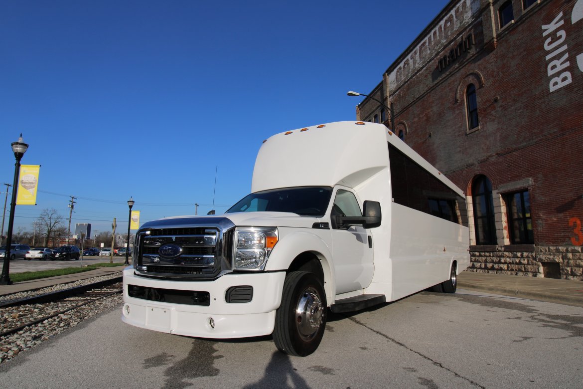 Limo Bus for Sale in SPRINGFIELD, MO - Photo 10