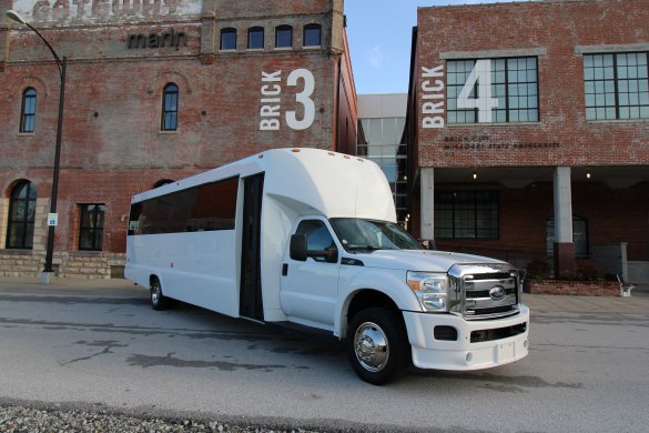 2016 Ford F-550 Limo Bus 26 Pass Limo Bus for Sale in SPRINGFIELD, MO - Photo 2