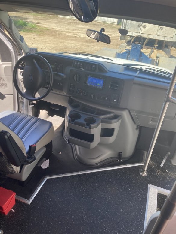2018 Ford E450 Shuttle Bus for Sale in Barbers Point, HI - Photo 3