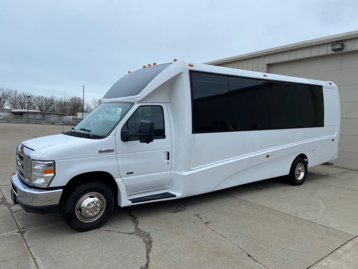 Shuttle Bus for Sale in ERIE, PA - Photo 12