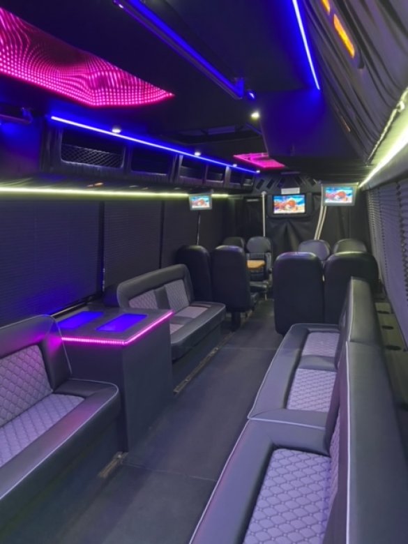 2012 Freightliner Limo Coach Limo Bus for Sale in ERIE, PA - Photo 2