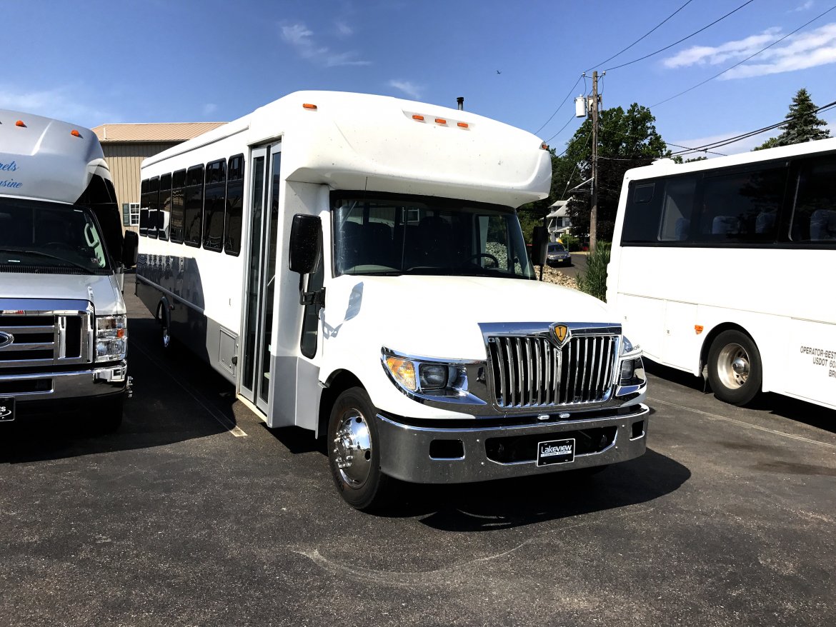 Photo of Shuttle Bus for sale: 2014 International DT466 34&quot; by Starcraft