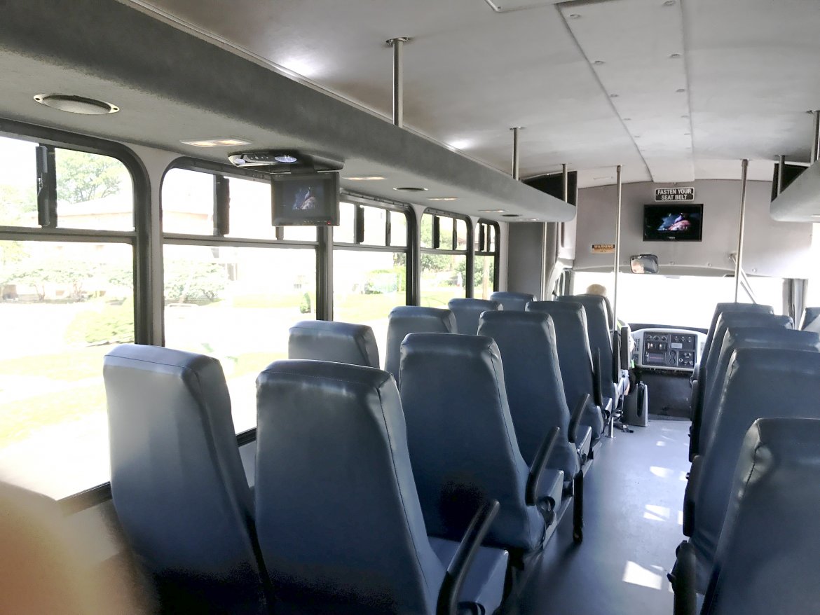 Photo of Shuttle Bus for sale: 2014 International DT466 34&quot; by Starcraft