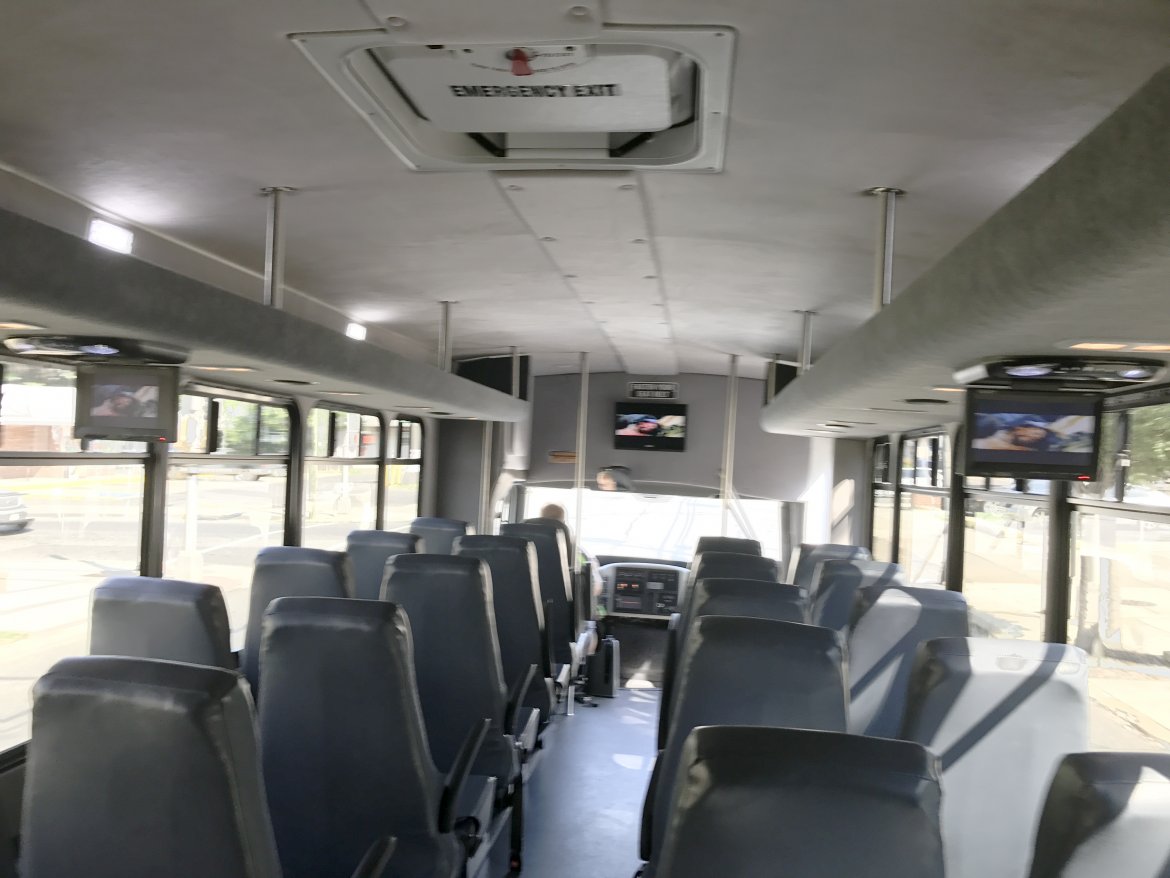 Photo of Shuttle Bus for sale: 2014 International DT466 34&quot; by Starcraft