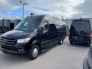 2021 Mercedes-Benz Sprinter 3500 170" EXT Sprinter for Sale in Cypress, Texas, US - Photo 4
