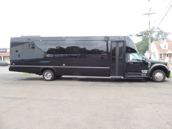 2017 Ford f-550 Limo Bus for Sale in FAIRLESS HILLS, PA - Main Photo