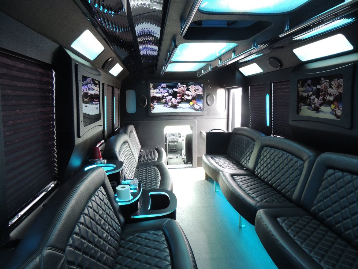 Limo Bus for Sale in FAIRLESS HILLS, PA - Photo 9