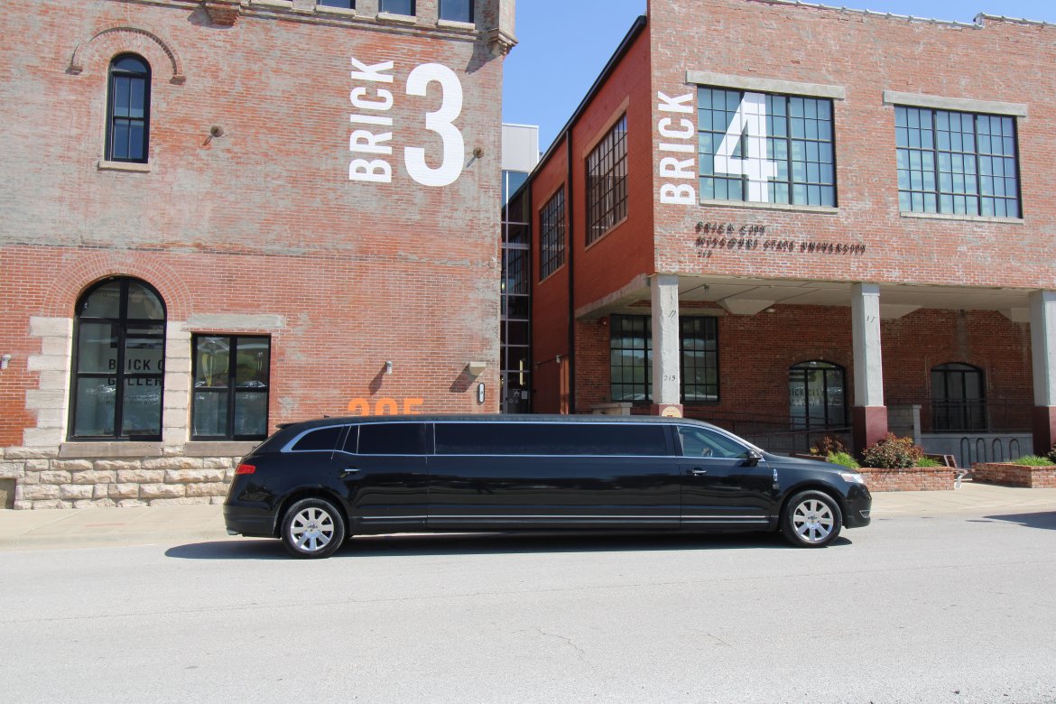 Limousine for Sale in Springfield, MO - Photo 5
