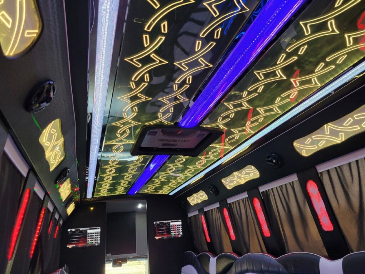 Limo Bus for Sale in Fontana, CA - Photo 10
