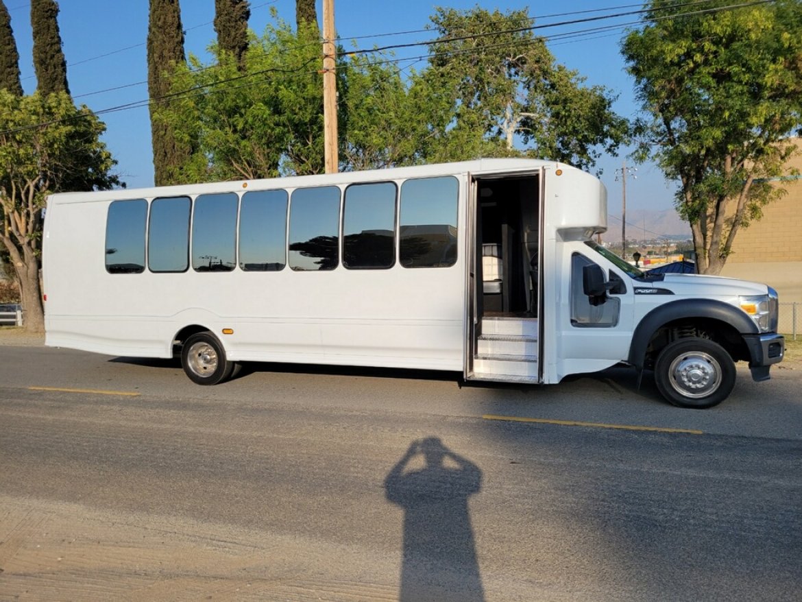 Limo Bus for Sale in Fontana, CA - Photo 12
