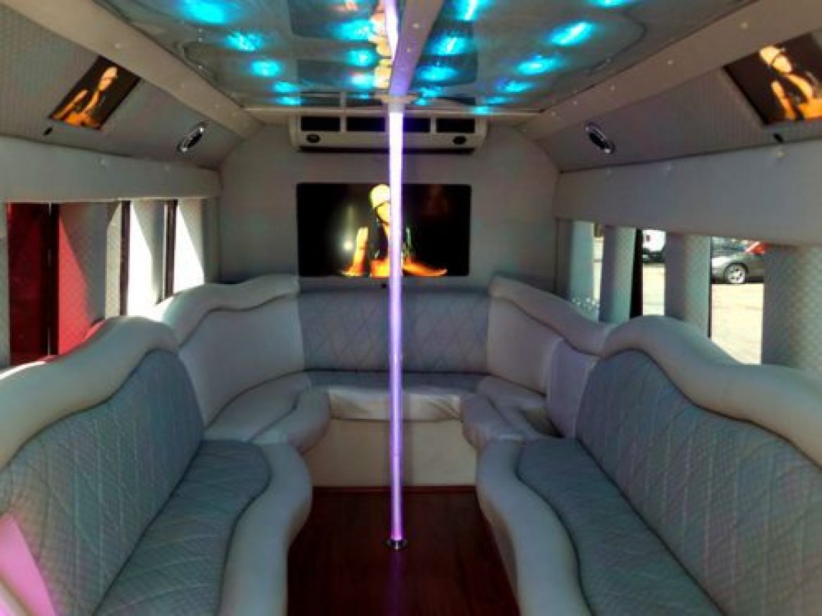 Photo of Limo Bus for sale: 2006 Ford E-450