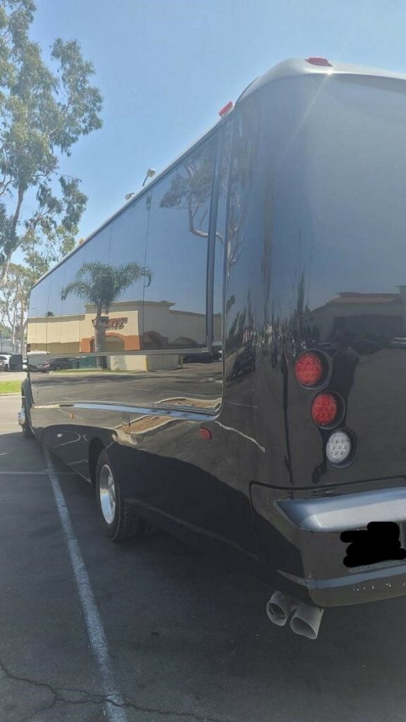 2018 Ford F550 Executive Shuttle for Sale in Orlando, FL - Photo 3