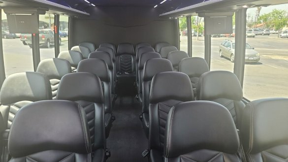 2018 Ford F550 Executive Shuttle for Sale in Orlando, FL - Photo 2