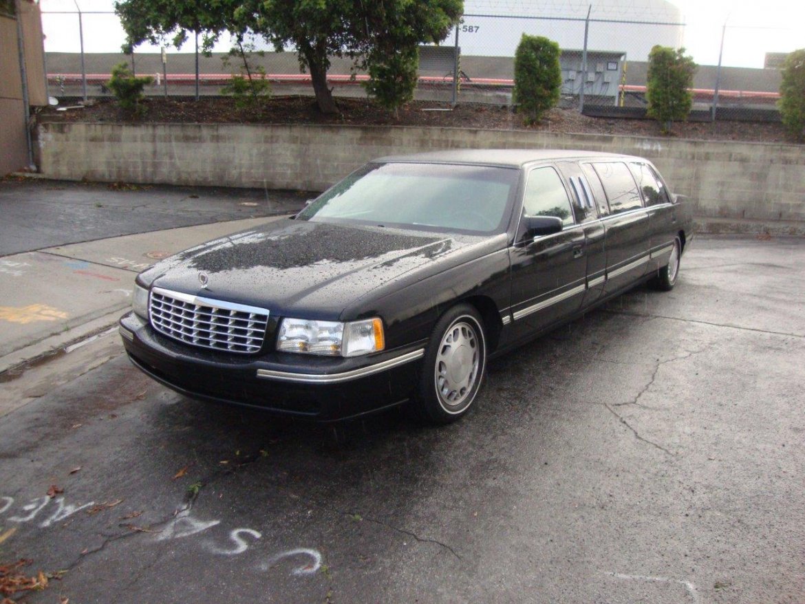 Limousine for sale: 1998 Cadillac Deville 6-Door Limousine